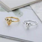 Bague avec petite tête de mort