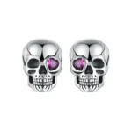 Boucles d'oreilles tête de mort en argent sterling 925 avec un oeil rose en forme de coeur